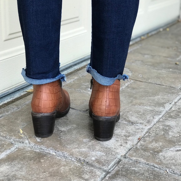 Luggage Leather Snake Print Heel Block Heel Boots - Picture 4 of 7